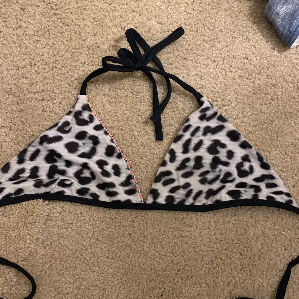 Reversible tie bikini top